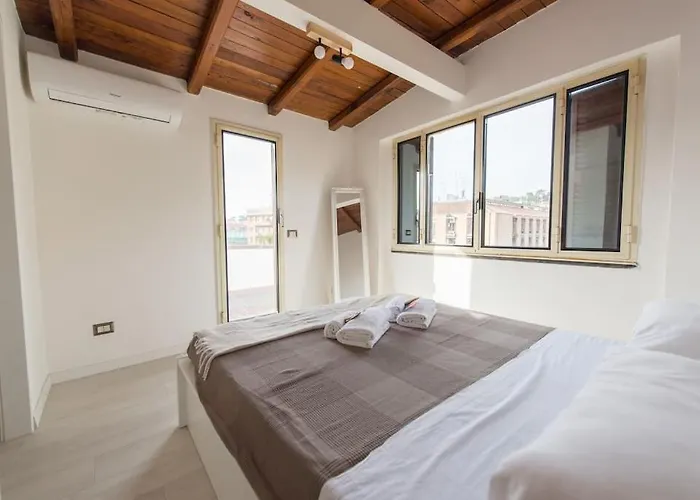 San Peter's - Cosy Renovated Penthouse דירה *