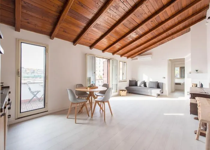 San Peter's - Cosy Renovated Penthouse דירה *